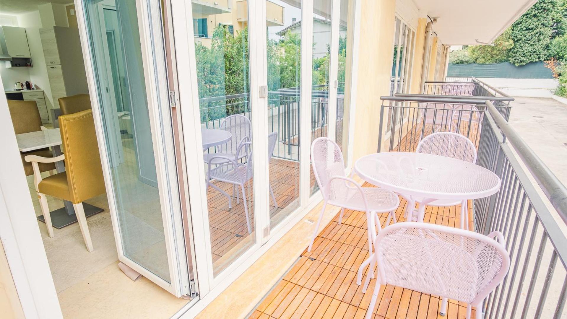 Relais Du Lac Village - Italian Homing Ντεζεντσάνο ντελ Γκάρντα Εξωτερικό φωτογραφία